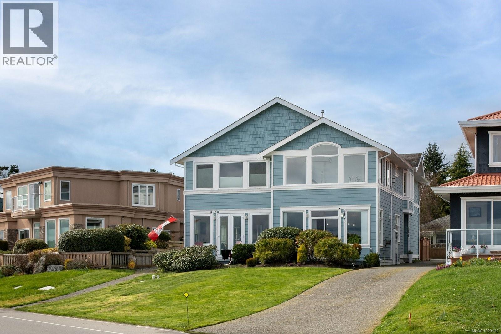 9452 Lochside Dr, Sidney, British Columbia