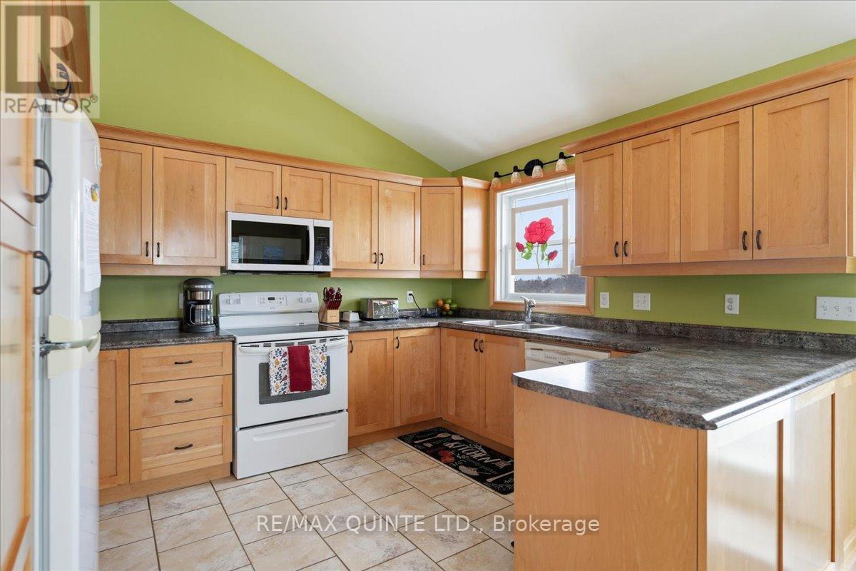 168 Schoolhouse Road, Prince Edward County (Athol Ward), Ontario  K0K 2P0 - Photo 15 - X12887940