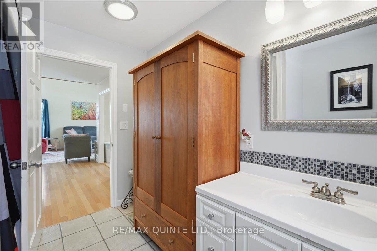 168 Schoolhouse Road, Prince Edward County (Athol Ward), Ontario  K0K 2P0 - Photo 21 - X12887940