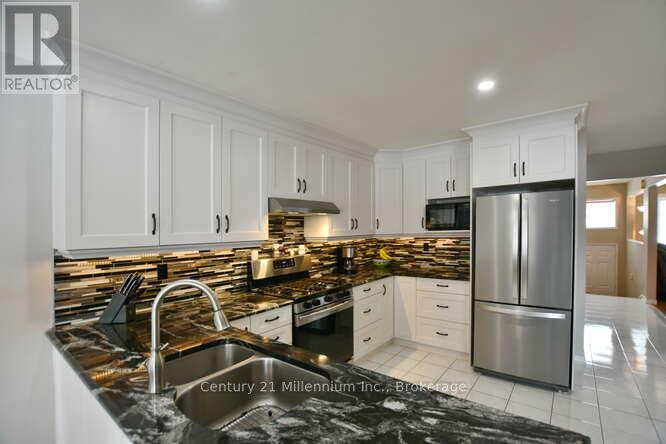 1 Downer Crescent, Wasaga Beach, Ontario  L9Z 1B9 - Photo 10 - S12899892