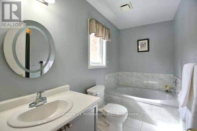 1 Downer Crescent, Wasaga Beach, Ontario  L9Z 1B9 - Photo 18 - S12899892