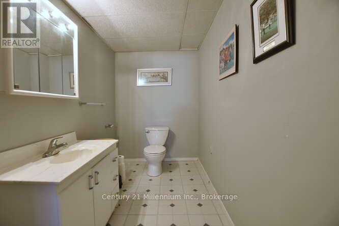 1 Downer Crescent, Wasaga Beach, Ontario  L9Z 1B9 - Photo 34 - S12899892