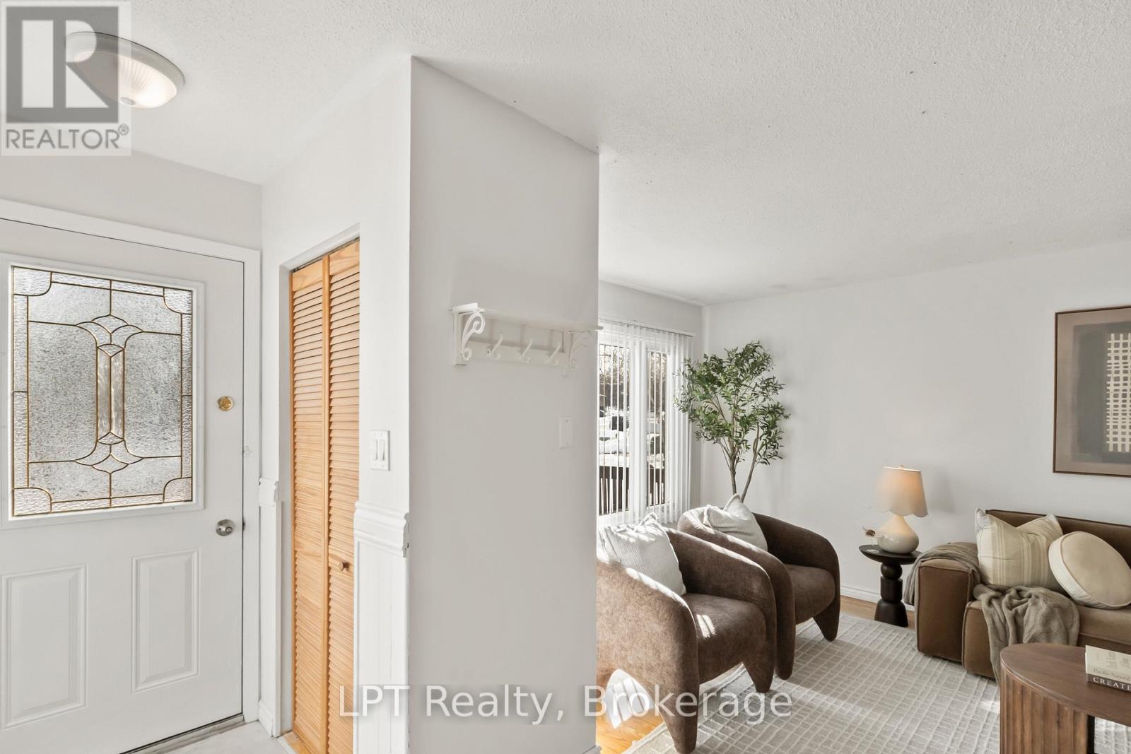 118 Capreol Court, Oshawa (Vanier), Ontario  L1J 6E6 - Photo 3 - E12899756