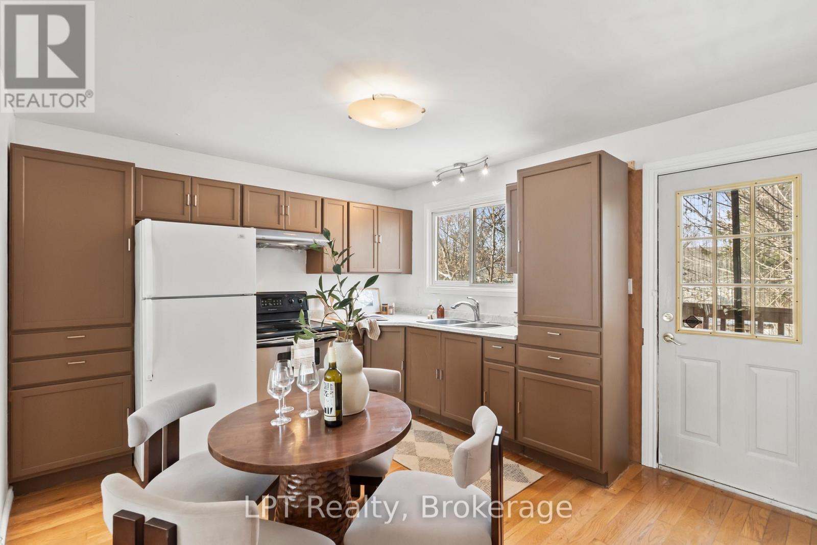 118 Capreol Court, Oshawa (Vanier), Ontario  L1J 6E6 - Photo 9 - E12899756