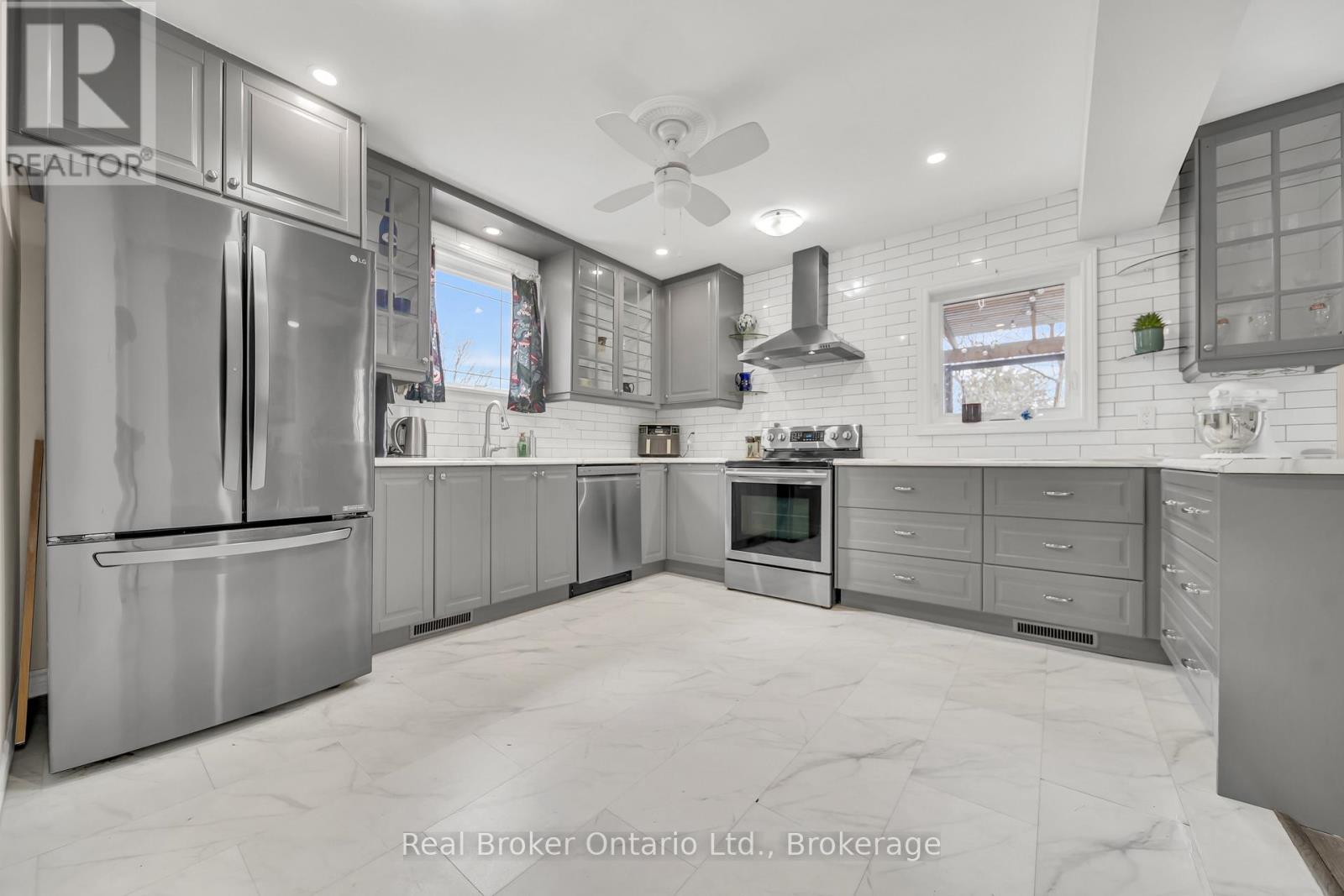 46 East 13th Street, Hamilton (Inch Park), Ontario  L9A 3Z3 - Photo 11 - X12899704