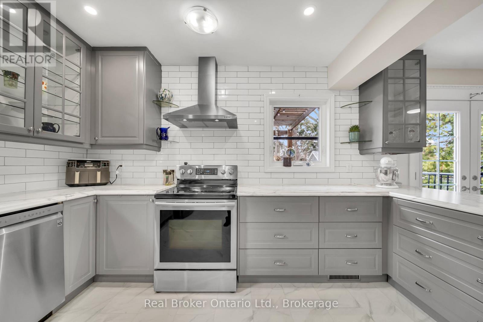 46 East 13th Street, Hamilton (Inch Park), Ontario  L9A 3Z3 - Photo 13 - X12899704