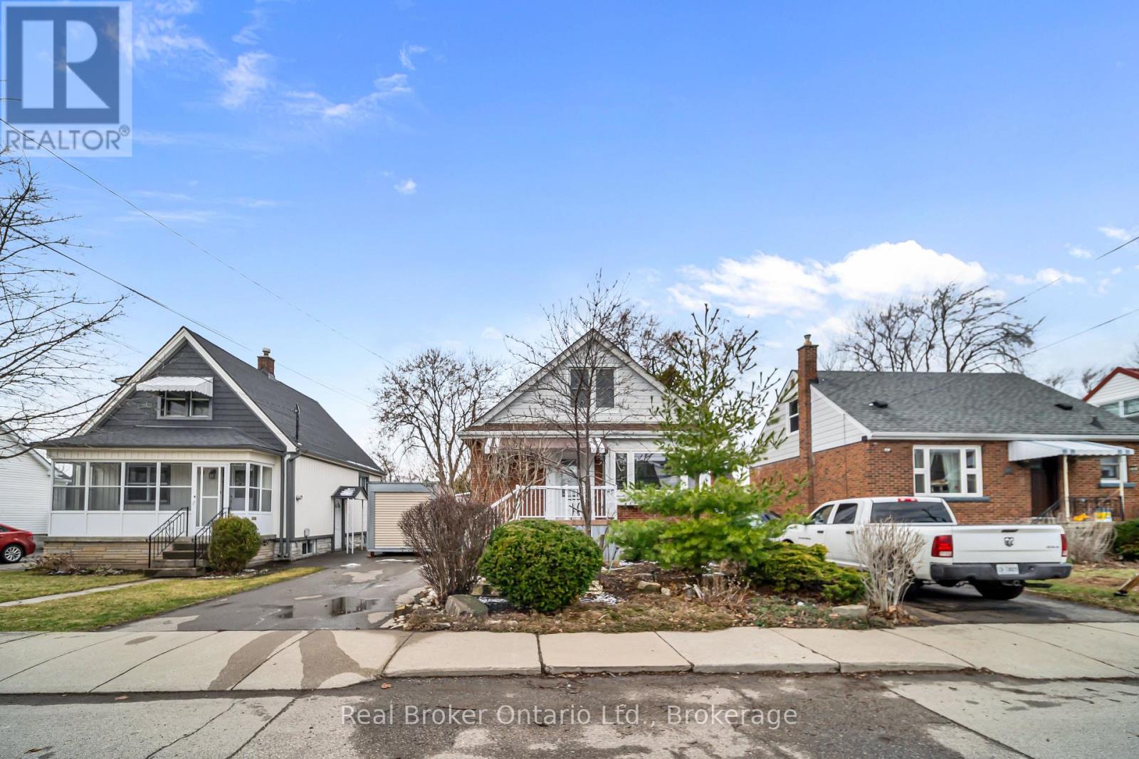 46 East 13th Street, Hamilton (Inch Park), Ontario  L9A 3Z3 - Photo 4 - X12899704