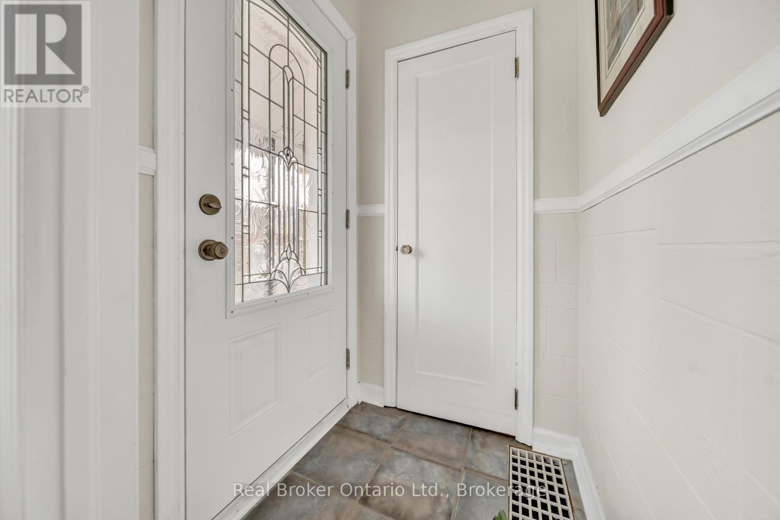 46 East 13th Street, Hamilton (Inch Park), Ontario  L9A 3Z3 - Photo 8 - X12899704