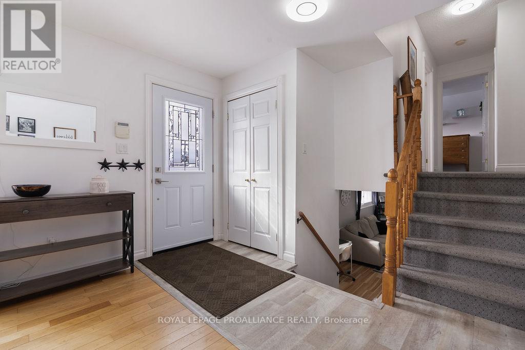 202 Huntingwood Drive, Quinte West, Ontario  K8N 4Z5 - Photo 7 - X12899914