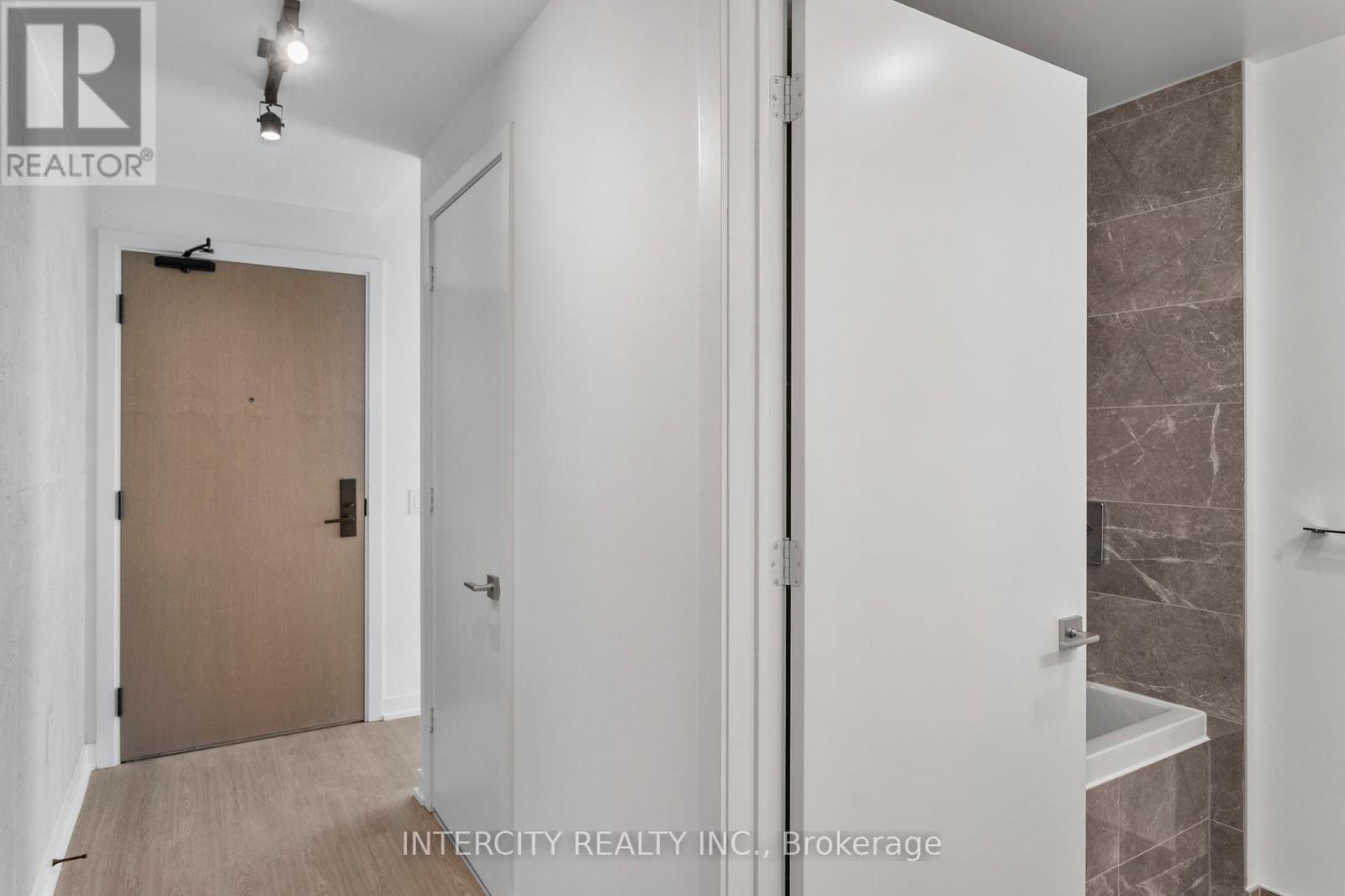 1211 - 195 Mccaul Street, Toronto, Ontario  M5T 1W6 - Photo 5 - C12899746