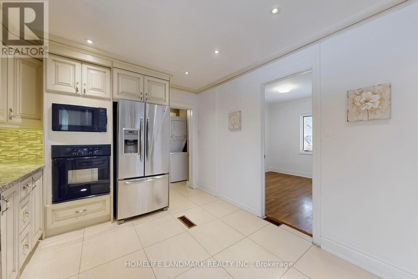 223 Pleasant Avenue, Toronto (Newtonbrook West), Ontario  M2M 1M6 - Photo 15 - C12899868