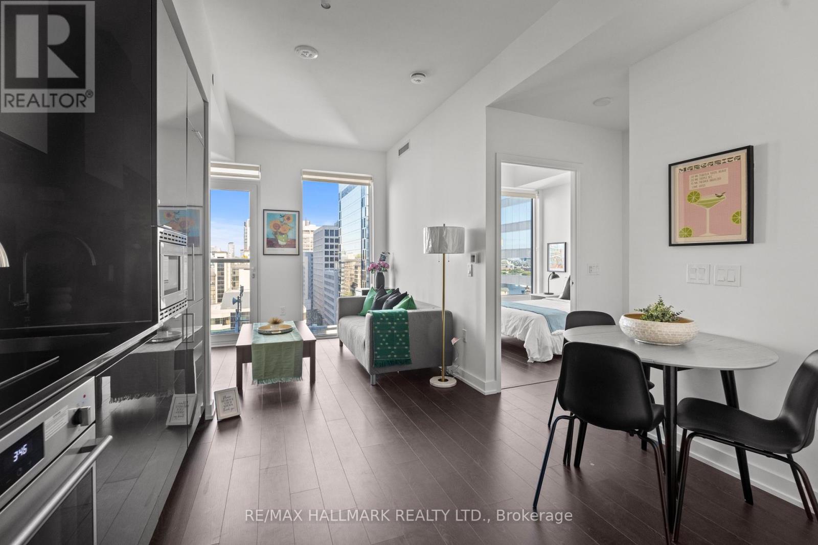 1402 - 238 SIMCOE STREET, Toronto, Ontario