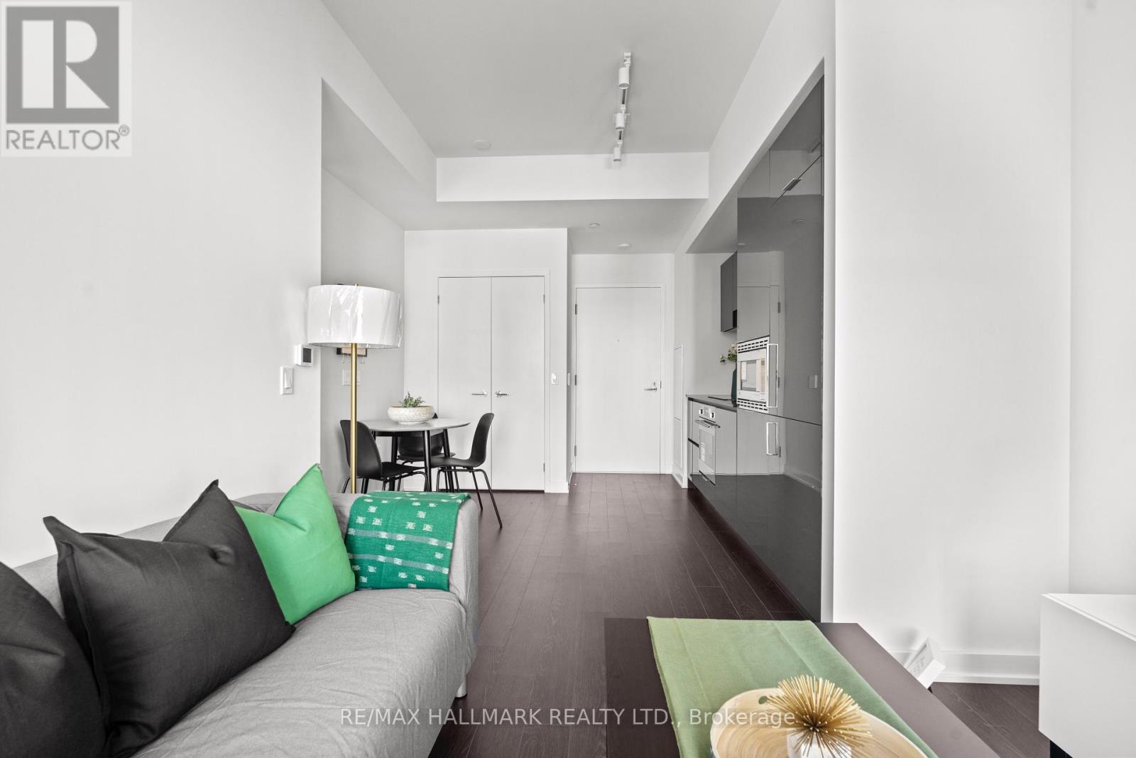 1402 - 238 Simcoe Street, Toronto, Ontario  M5T 0E2 - Photo 6 - C12899910