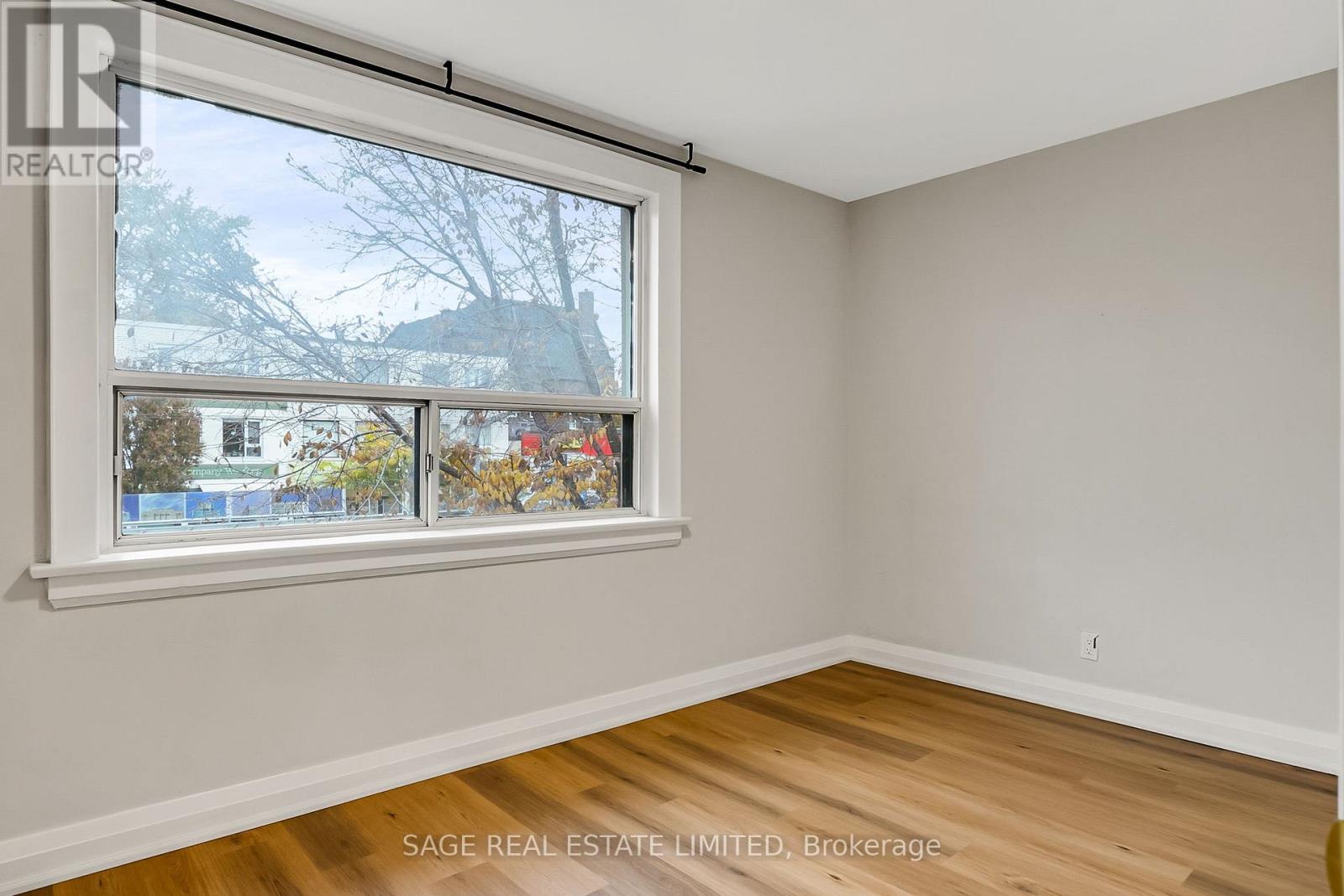 Upper - 633 St Clair Avenue W, Toronto, Ontario  M6C 1A7 - Photo 13 - C12899926