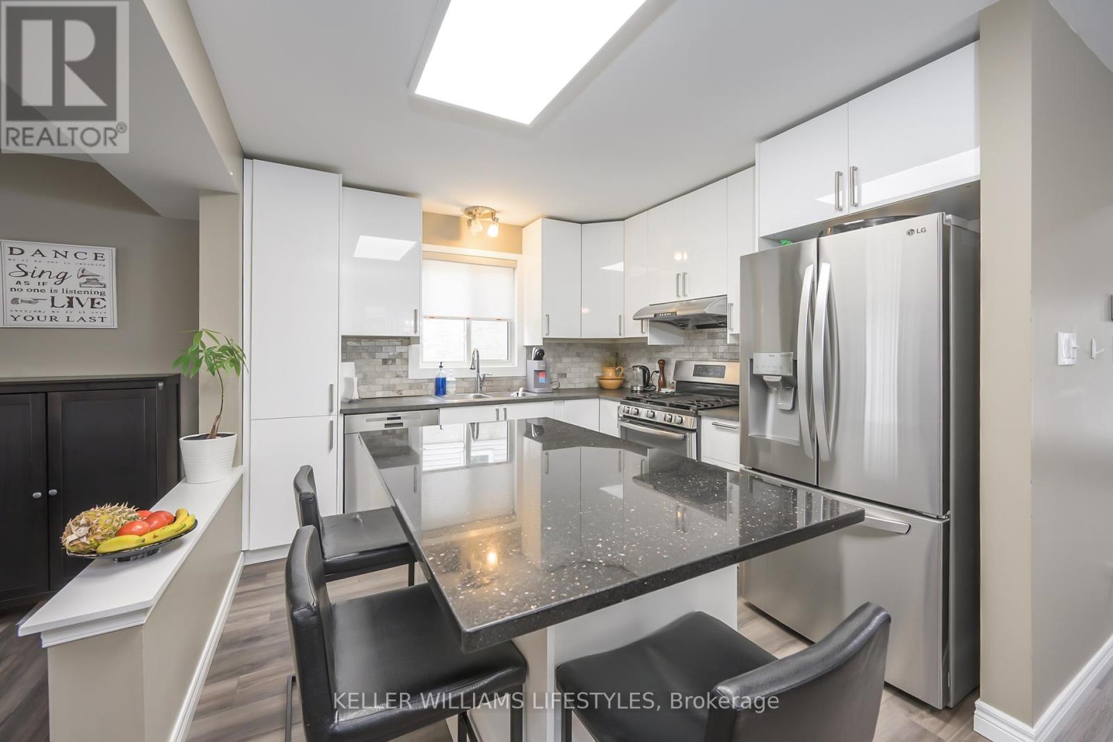 526 Cuthbert Circle, London South, Ontario  N6M 1K6 - Photo 3 - X12899720