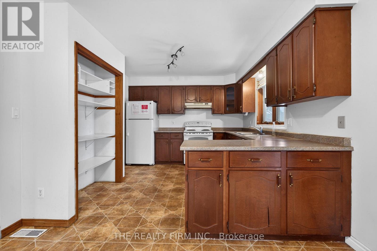 7934 Olde Drive, Strathroy-Caradoc, Ontario  N0L 1W0 - Photo 10 - X12899898