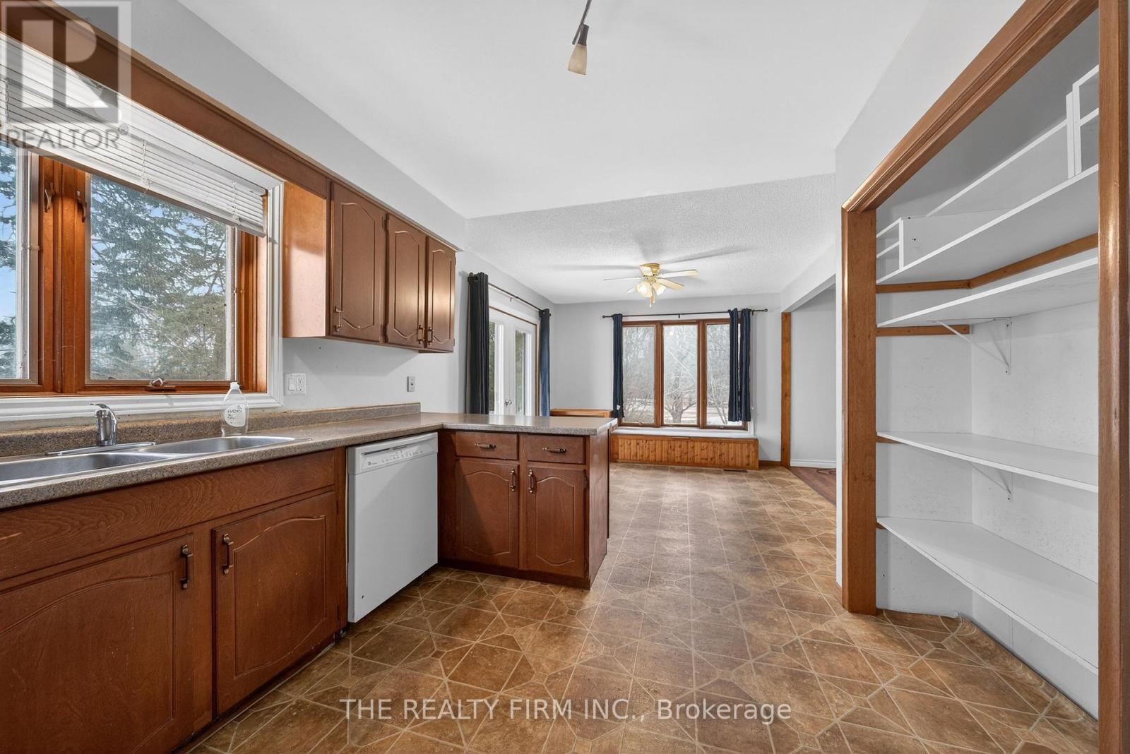 7934 Olde Drive, Strathroy-Caradoc, Ontario  N0L 1W0 - Photo 12 - X12899898