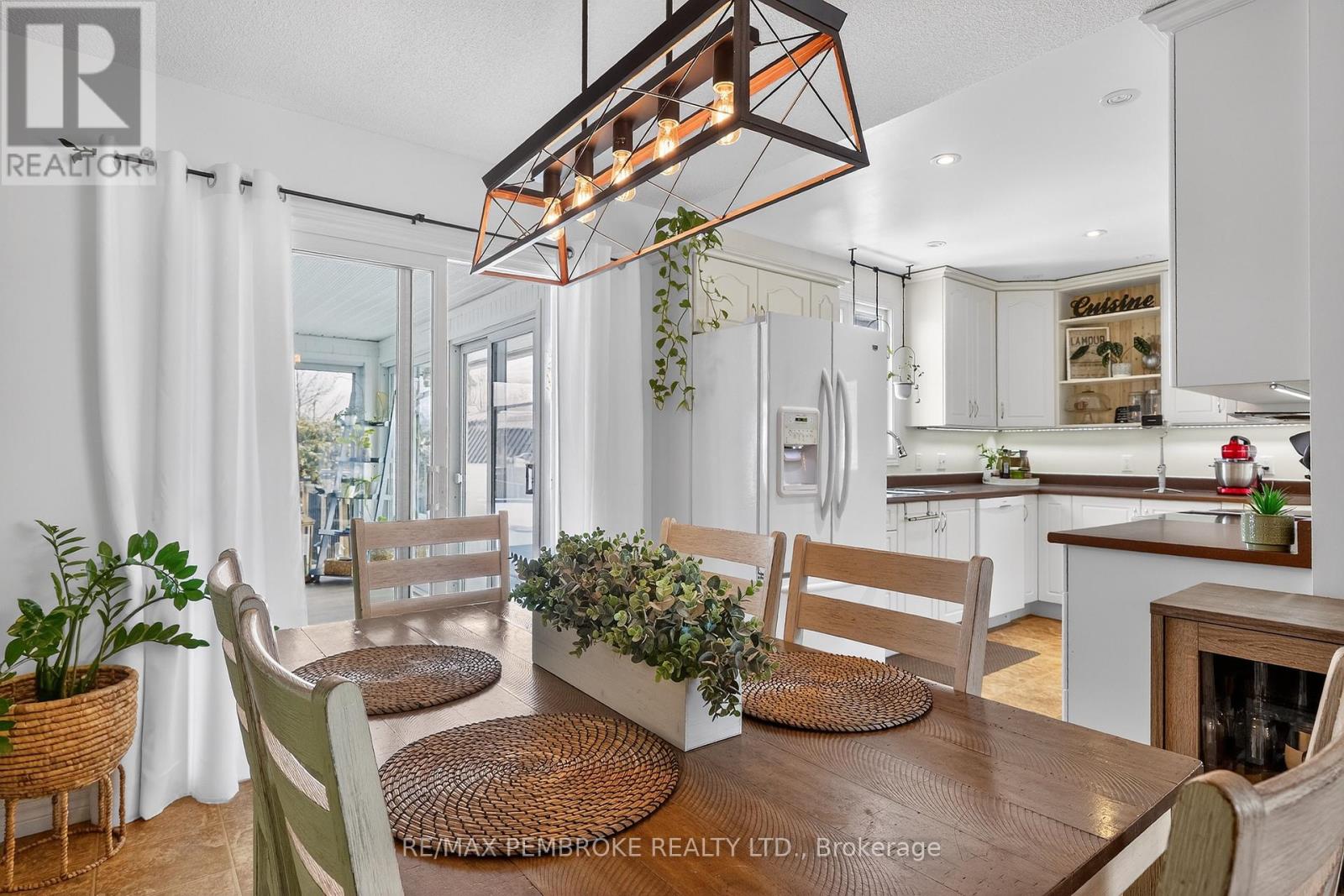 70 Herman Street, Petawawa, Ontario  K8H 1W2 - Photo 11 - X12899860