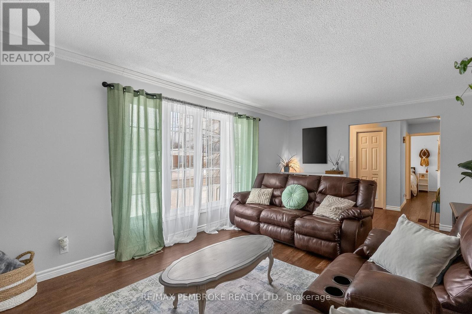 70 Herman Street, Petawawa, Ontario  K8H 1W2 - Photo 17 - X12899860