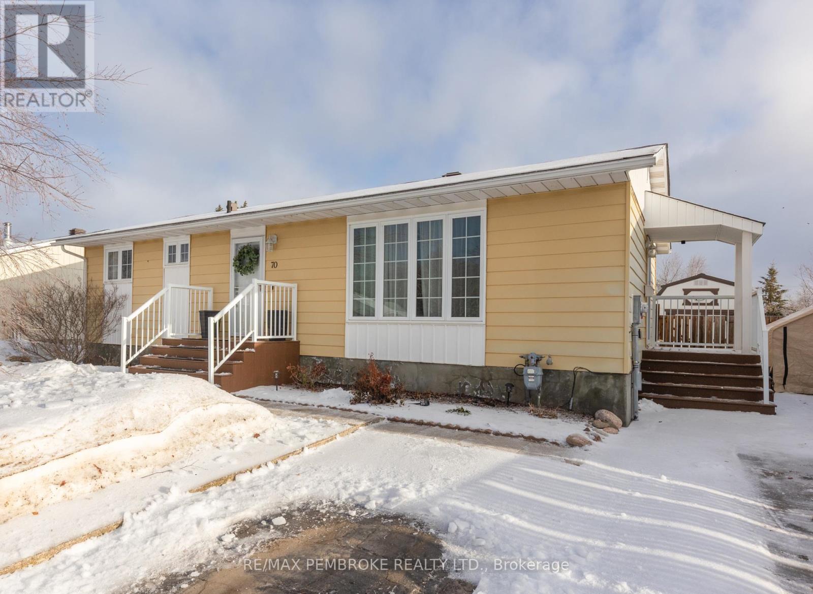 70 Herman Street, Petawawa, Ontario  K8H 1W2 - Photo 2 - X12899860