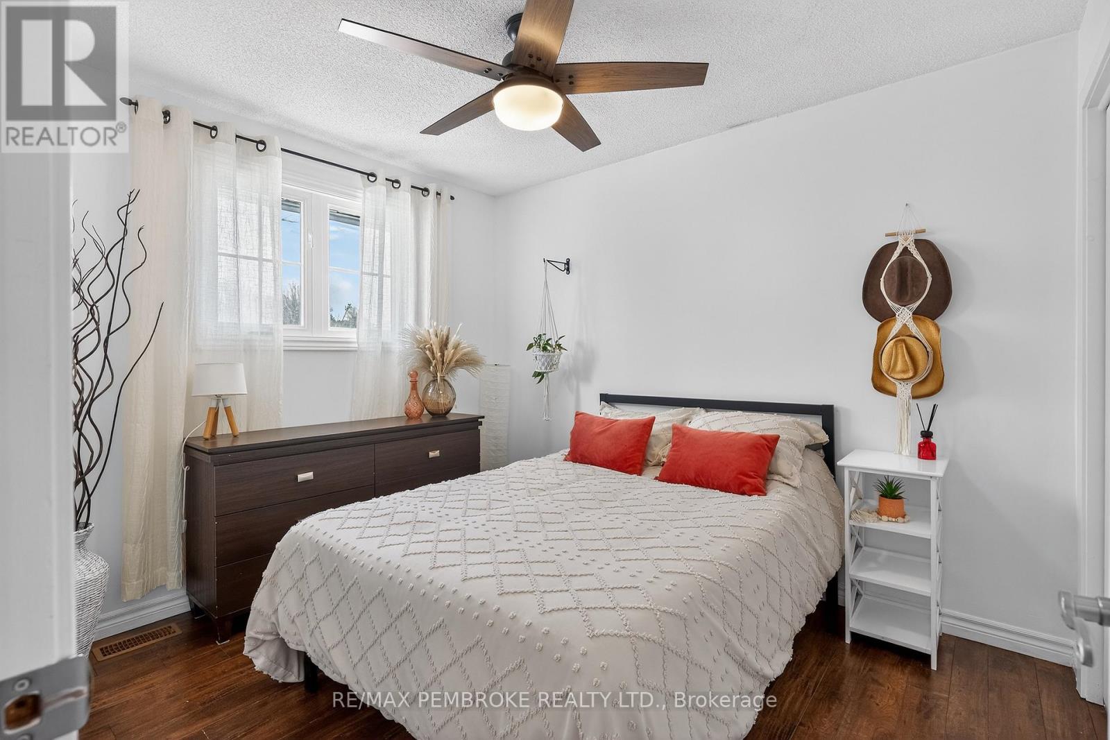 70 Herman Street, Petawawa, Ontario  K8H 1W2 - Photo 26 - X12899860