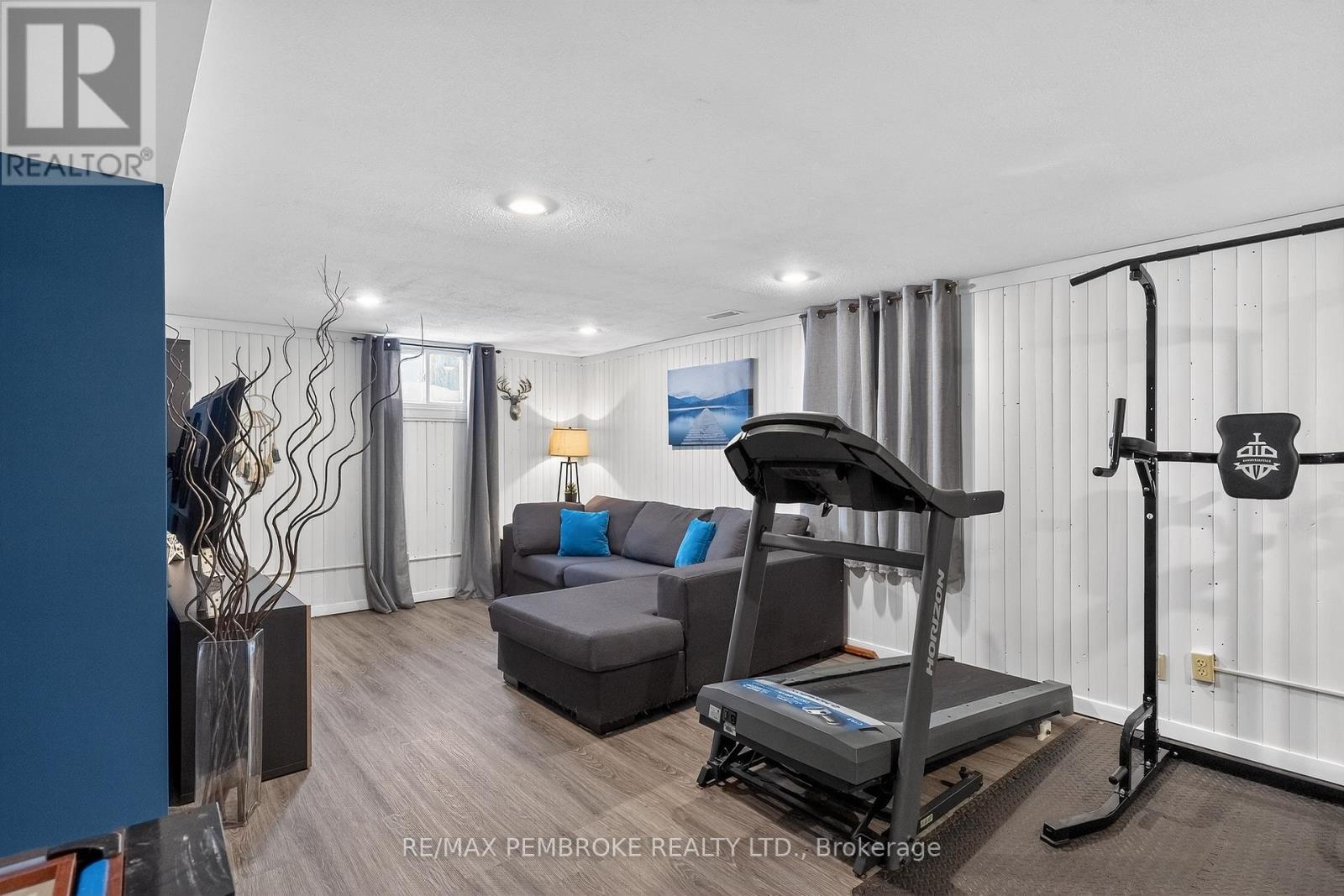 70 Herman Street, Petawawa, Ontario  K8H 1W2 - Photo 31 - X12899860