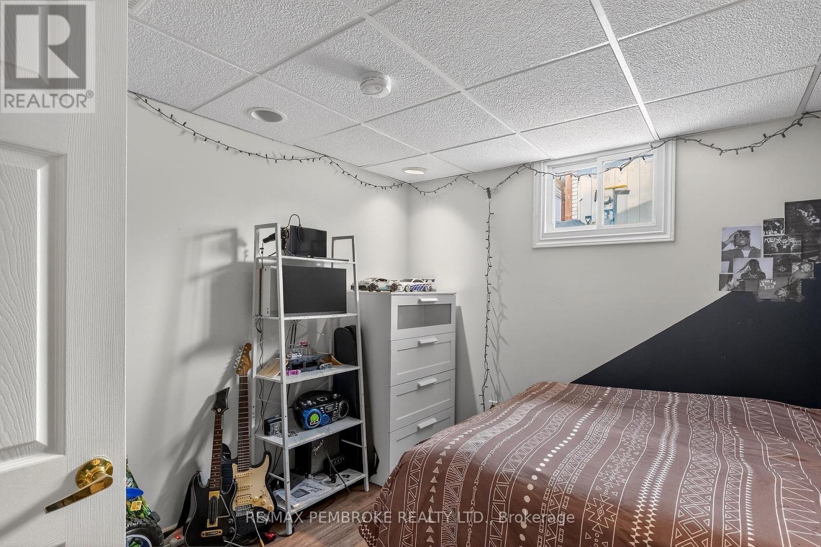 70 Herman Street, Petawawa, Ontario  K8H 1W2 - Photo 37 - X12899860