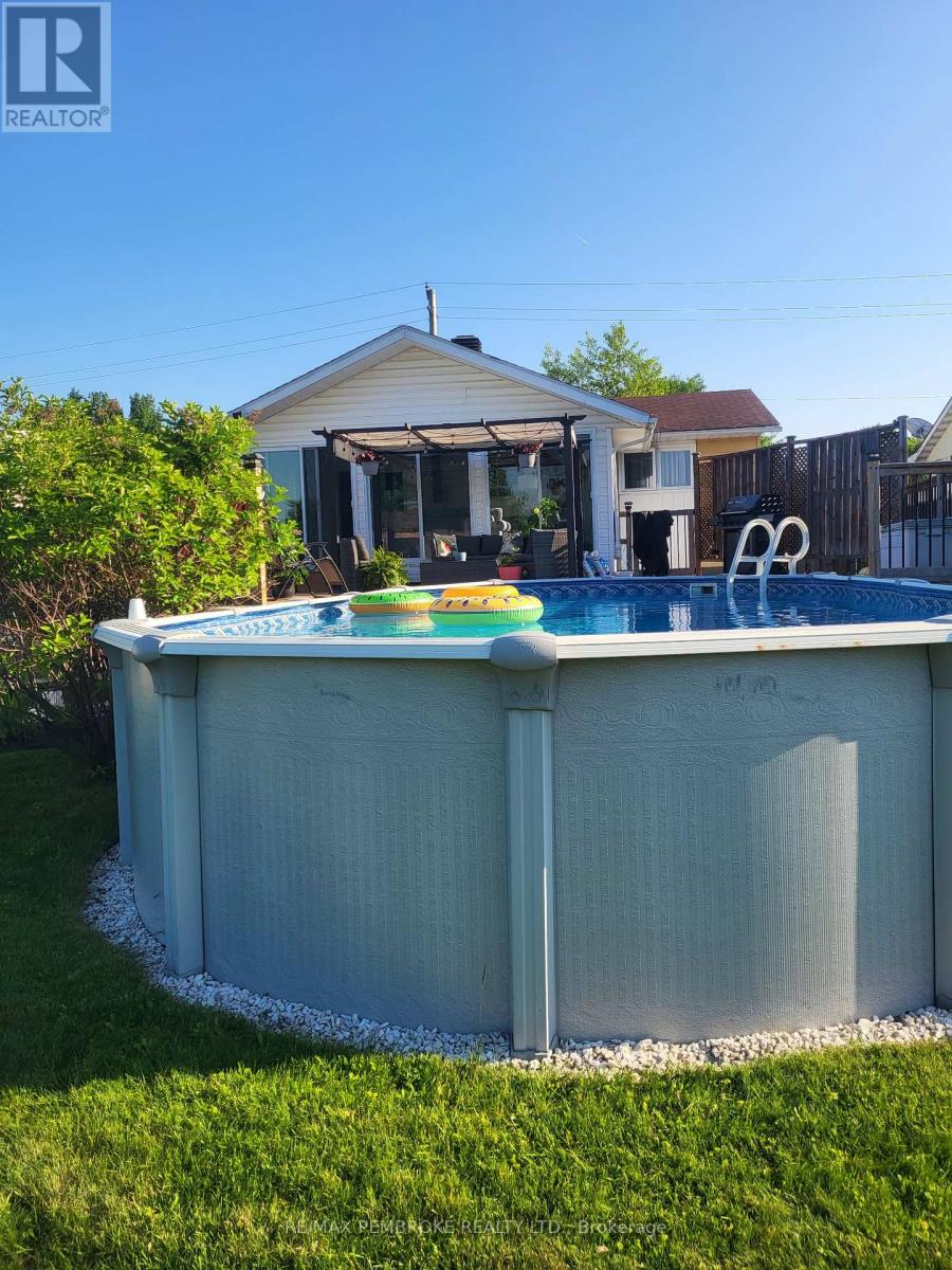 70 Herman Street, Petawawa, Ontario  K8H 1W2 - Photo 47 - X12899860