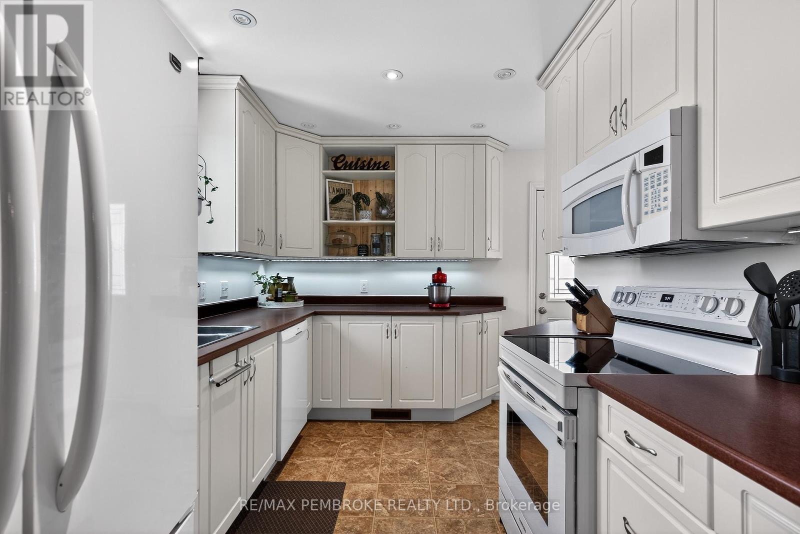 70 Herman Street, Petawawa, Ontario  K8H 1W2 - Photo 6 - X12899860