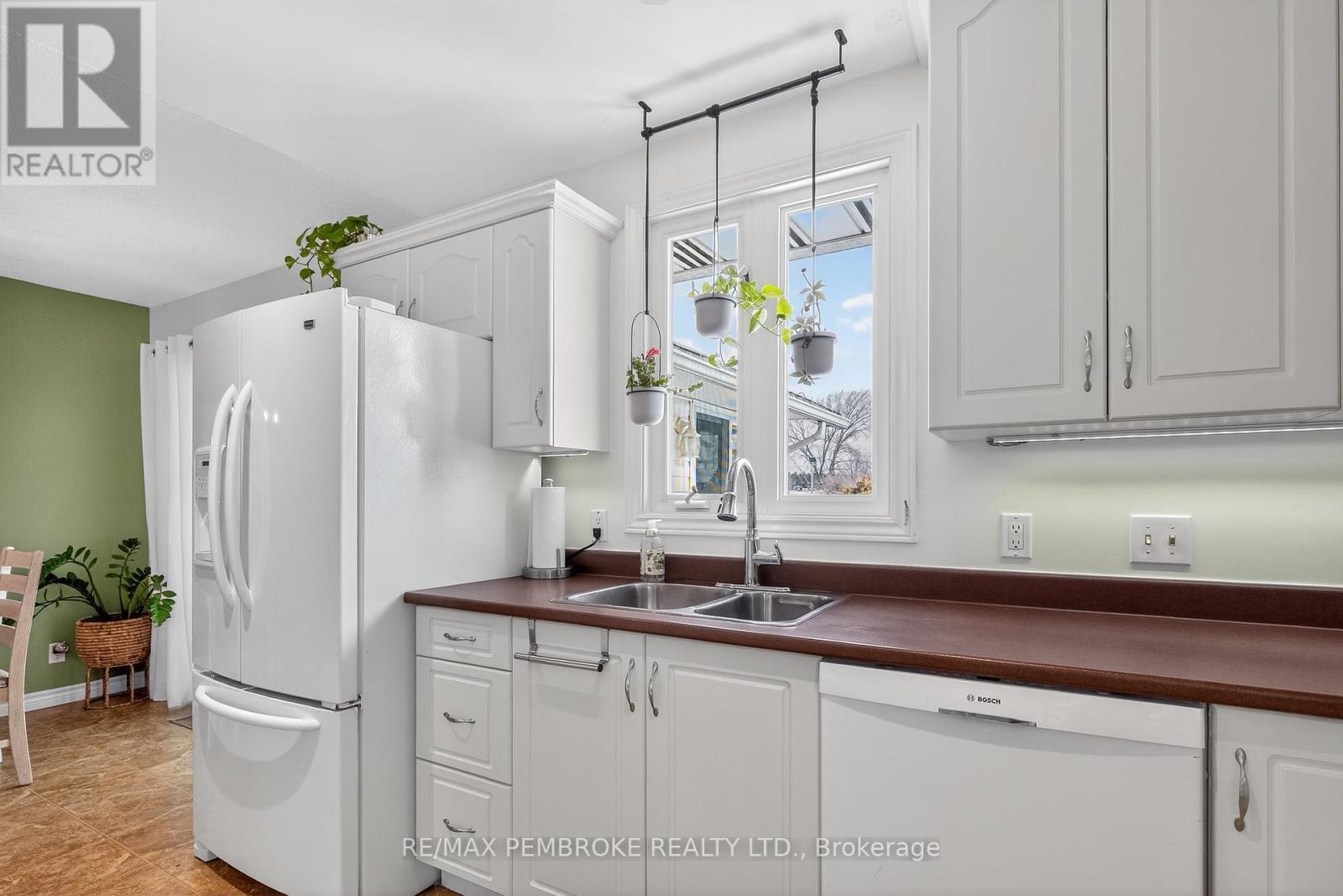 70 Herman Street, Petawawa, Ontario  K8H 1W2 - Photo 7 - X12899860