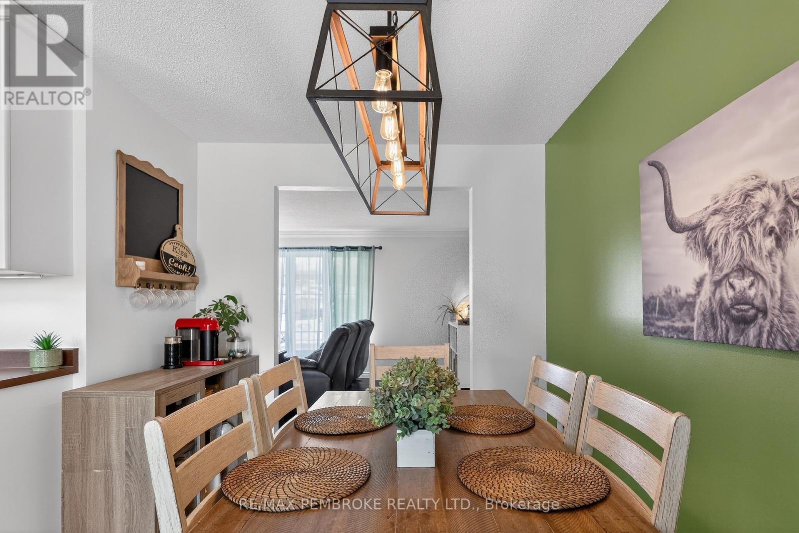 70 Herman Street, Petawawa, Ontario  K8H 1W2 - Photo 9 - X12899860