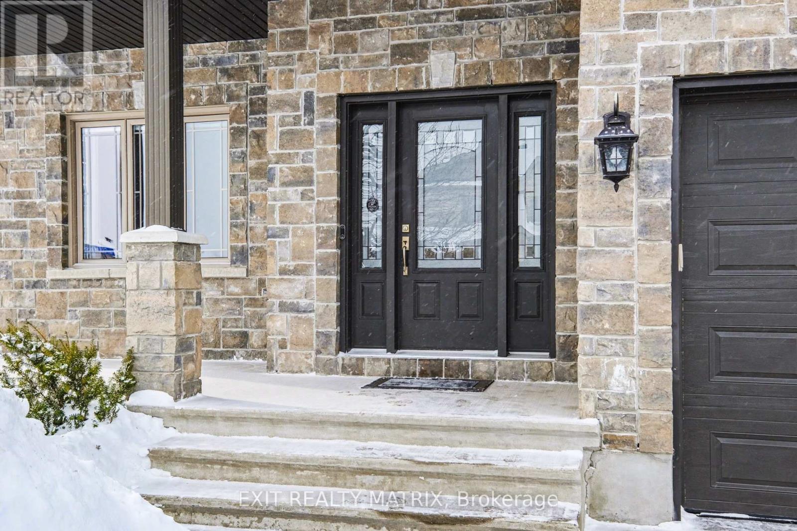 301 Colmar Street, Russell, Ontario  K0A 1W0 - Photo 2 - X12899682