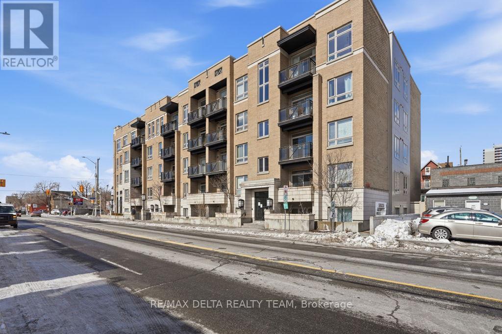 215 - 429 Kent Street, Ottawa, Ontario  K2P 1B5 - Photo 2 - X12899716