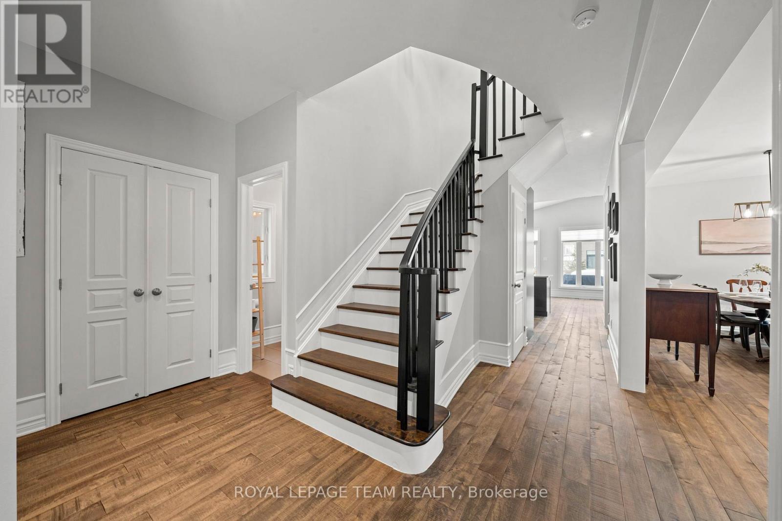 337 Sugar Pine Crescent, Ottawa, Ontario  K2M 0H6 - Photo 5 - X12899758