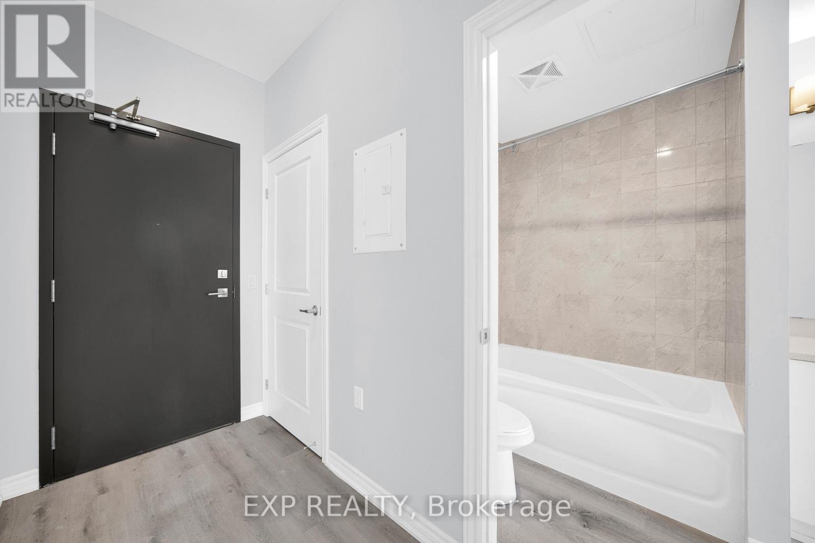 220 - 1350 Hemlock Road, Ottawa, Ontario  K1K 5C2 - Photo 8 - X12899878