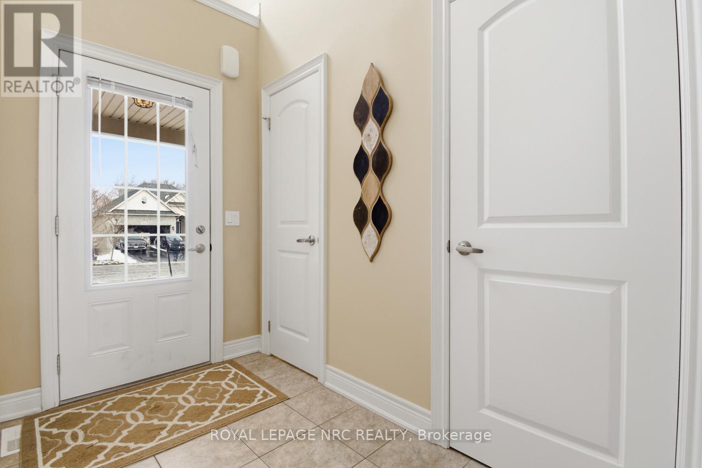 3945 Village Creek Drive, Fort Erie (Stevensville), Ontario  L0S 1S0 - Photo 2 - X12899856