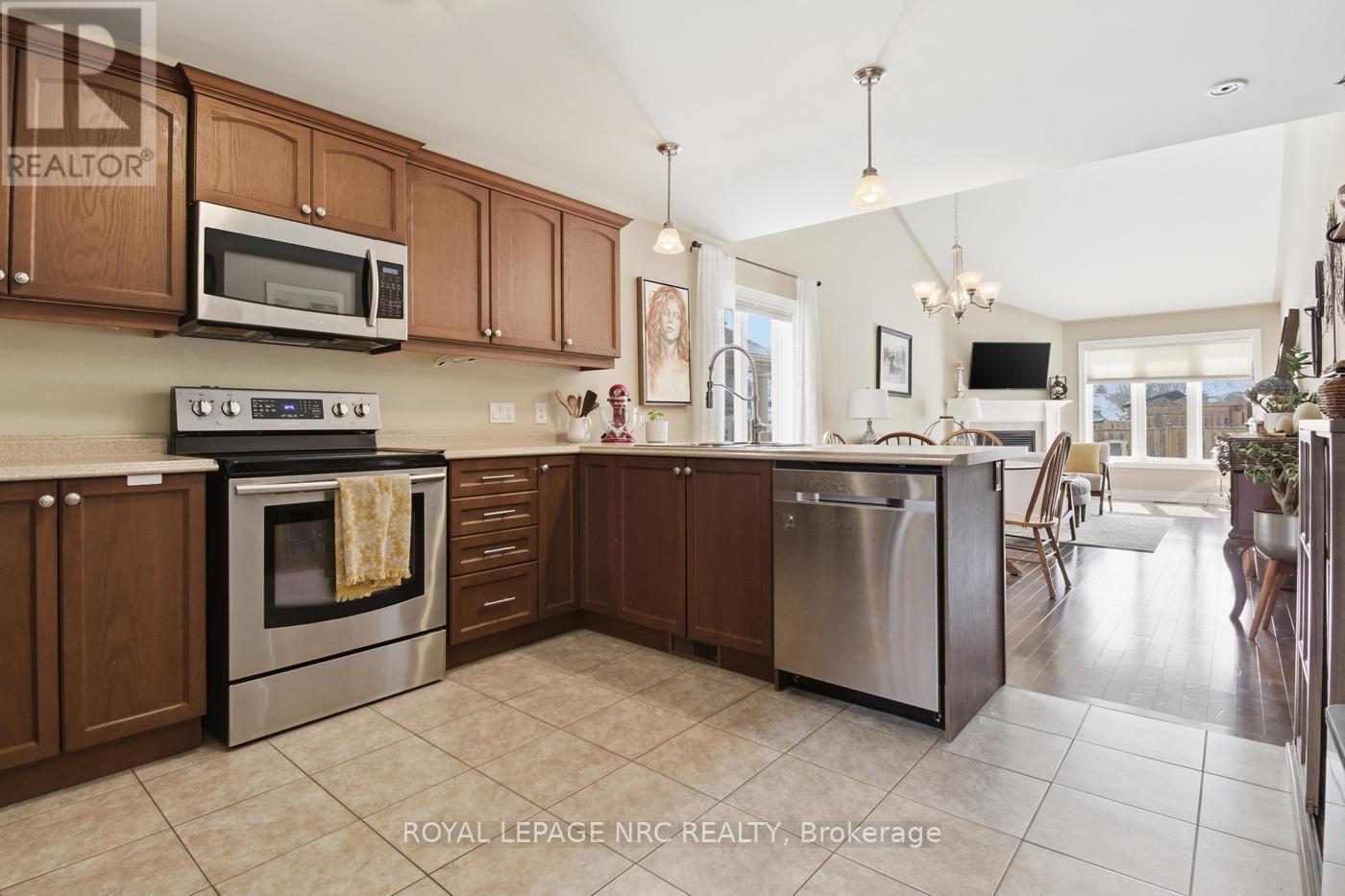 3945 Village Creek Drive, Fort Erie (Stevensville), Ontario  L0S 1S0 - Photo 5 - X12899856