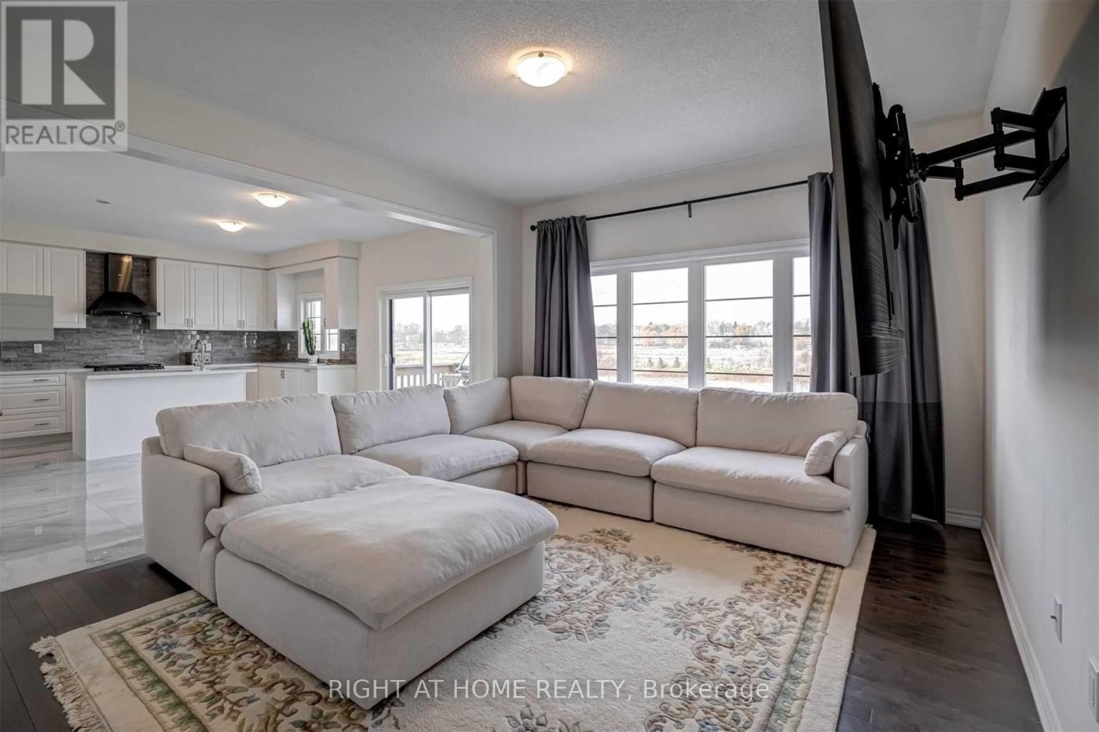 108 Connell Drive, Georgina, Ontario  K7N 0A1 - Photo 12 - N12899654