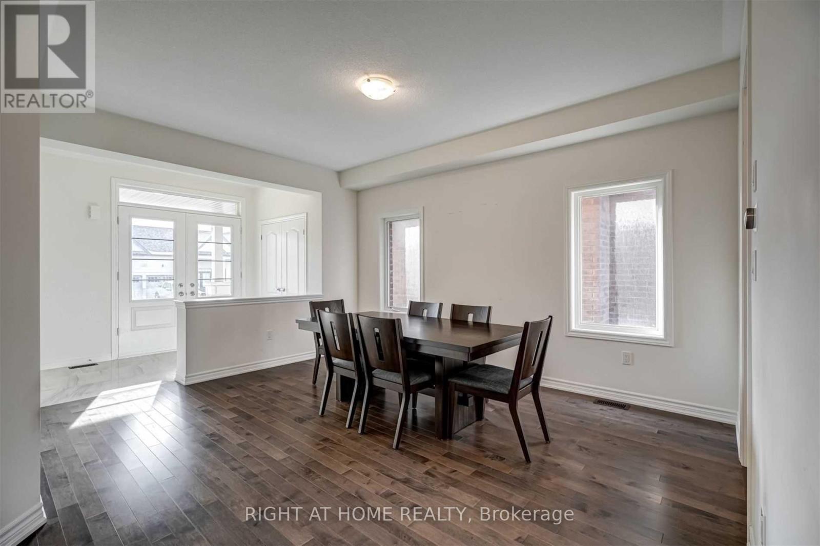 108 Connell Drive, Georgina, Ontario  K7N 0A1 - Photo 4 - N12899654