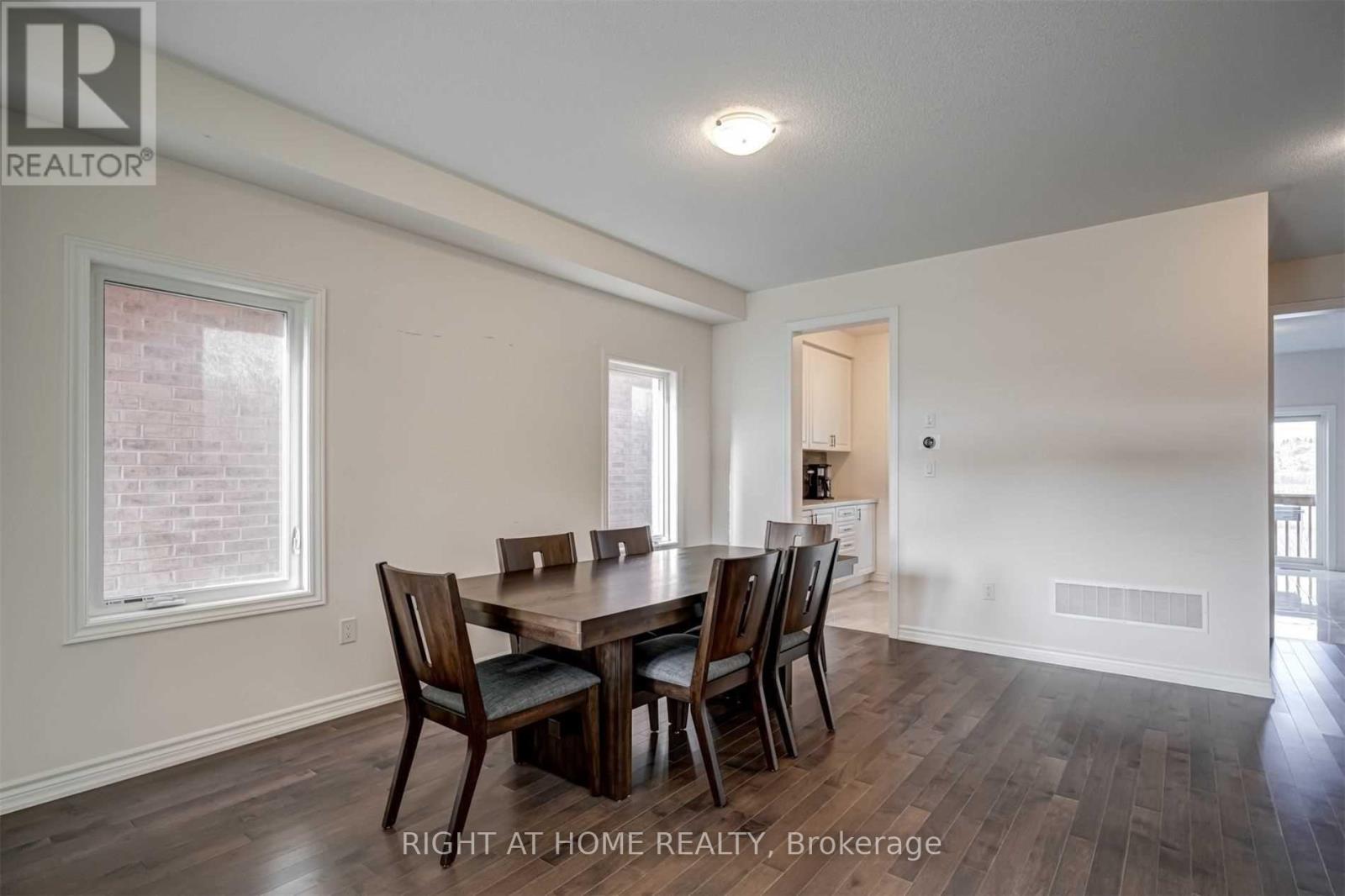 108 Connell Drive, Georgina, Ontario  K7N 0A1 - Photo 5 - N12899654