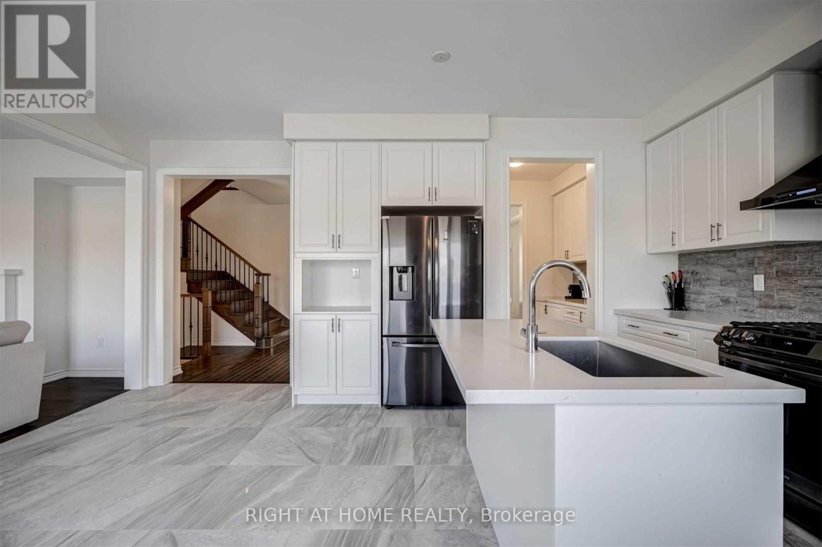 108 Connell Drive, Georgina, Ontario  K7N 0A1 - Photo 7 - N12899654