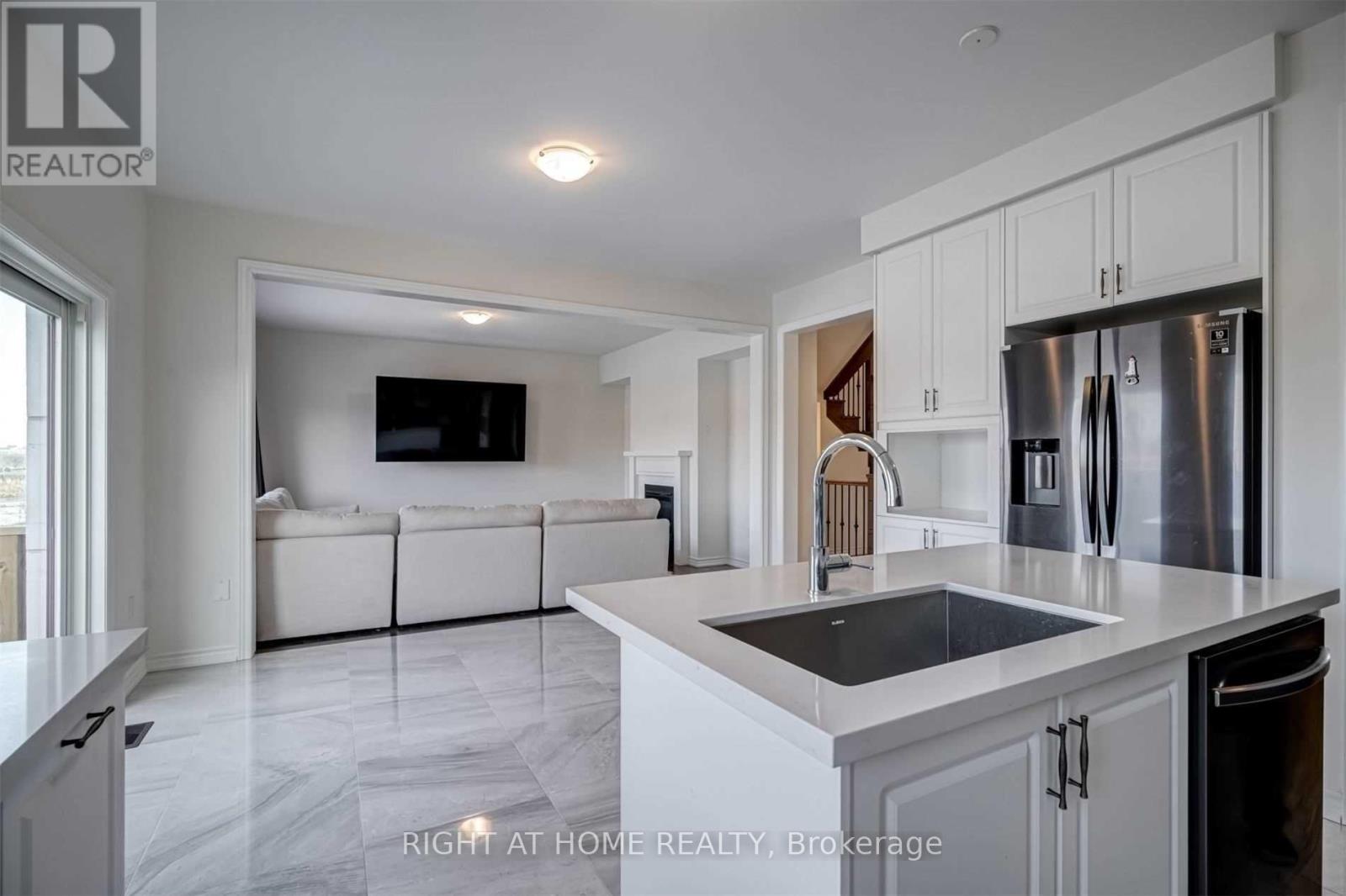 108 Connell Drive, Georgina, Ontario  K7N 0A1 - Photo 9 - N12899654