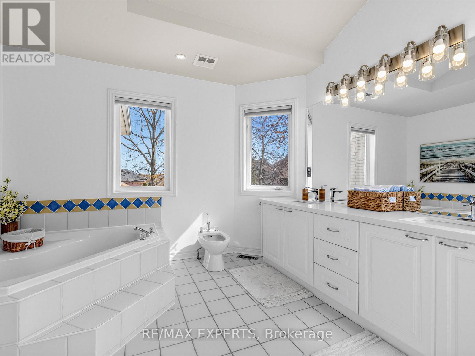 203 Thomson Creek Boulevard, Vaughan, Ontario L4H 1H1 - Photo 24 - N12899668