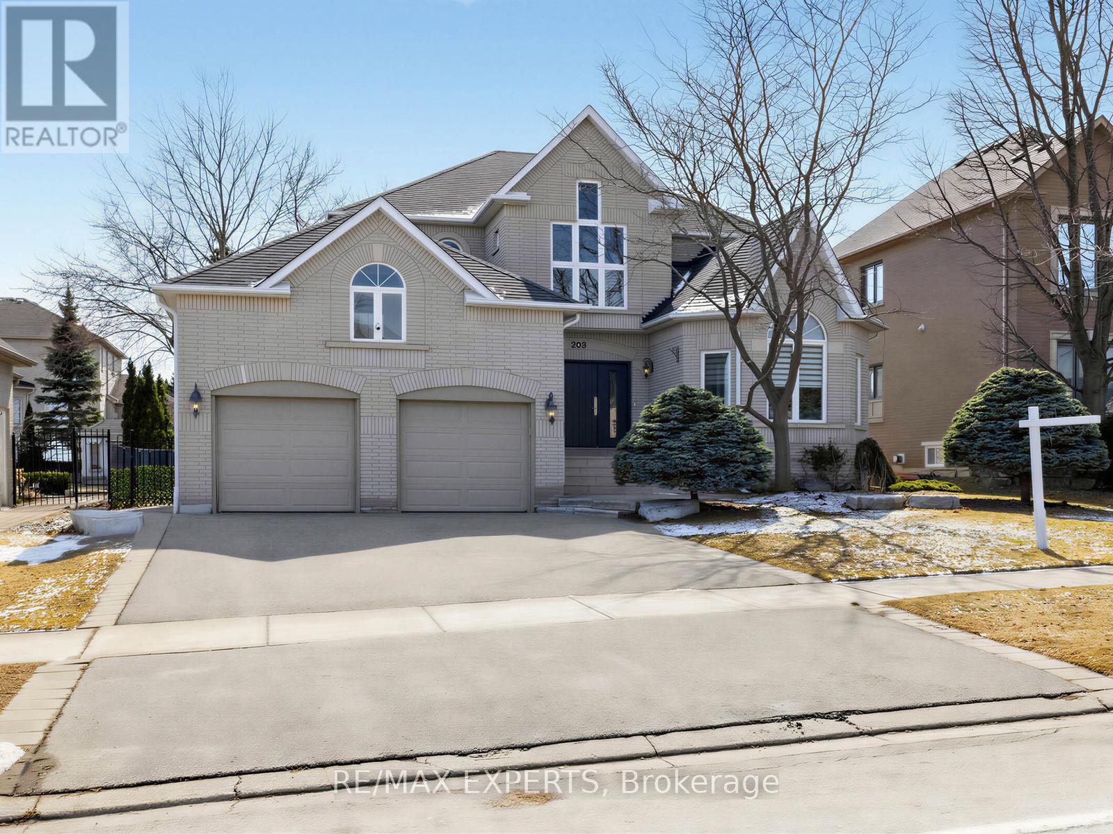 203 Thomson Creek Boulevard, Vaughan, Ontario L4H 1H1 - Photo 3 - N12899668