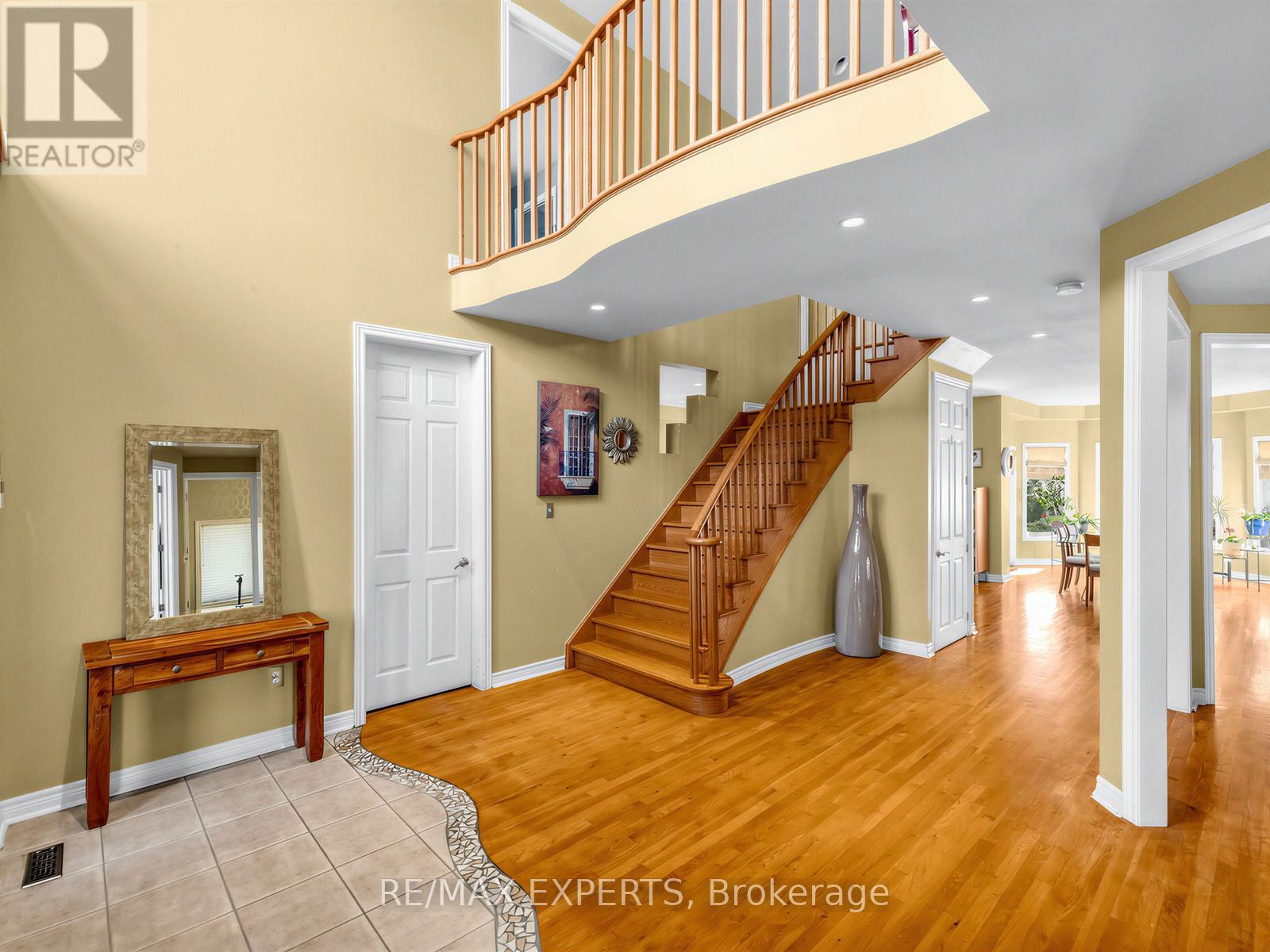 203 Thomson Creek Boulevard, Vaughan, Ontario L4H 1H1 - Photo 5 - N12899668