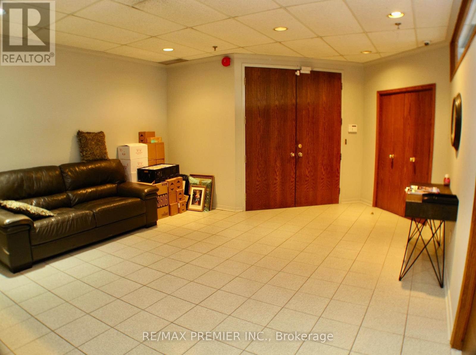 Du250 - 140 Woodbridge Avenue, Vaughan, Ontario  L4L 4K9 - Photo 4 - N12899696