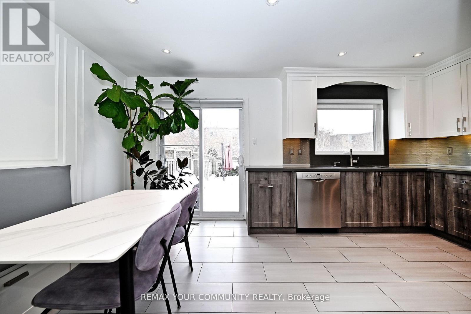 152 Vanguard Road W, Vaughan, Ontario L4K 5G8 - Photo 14 - N12899854