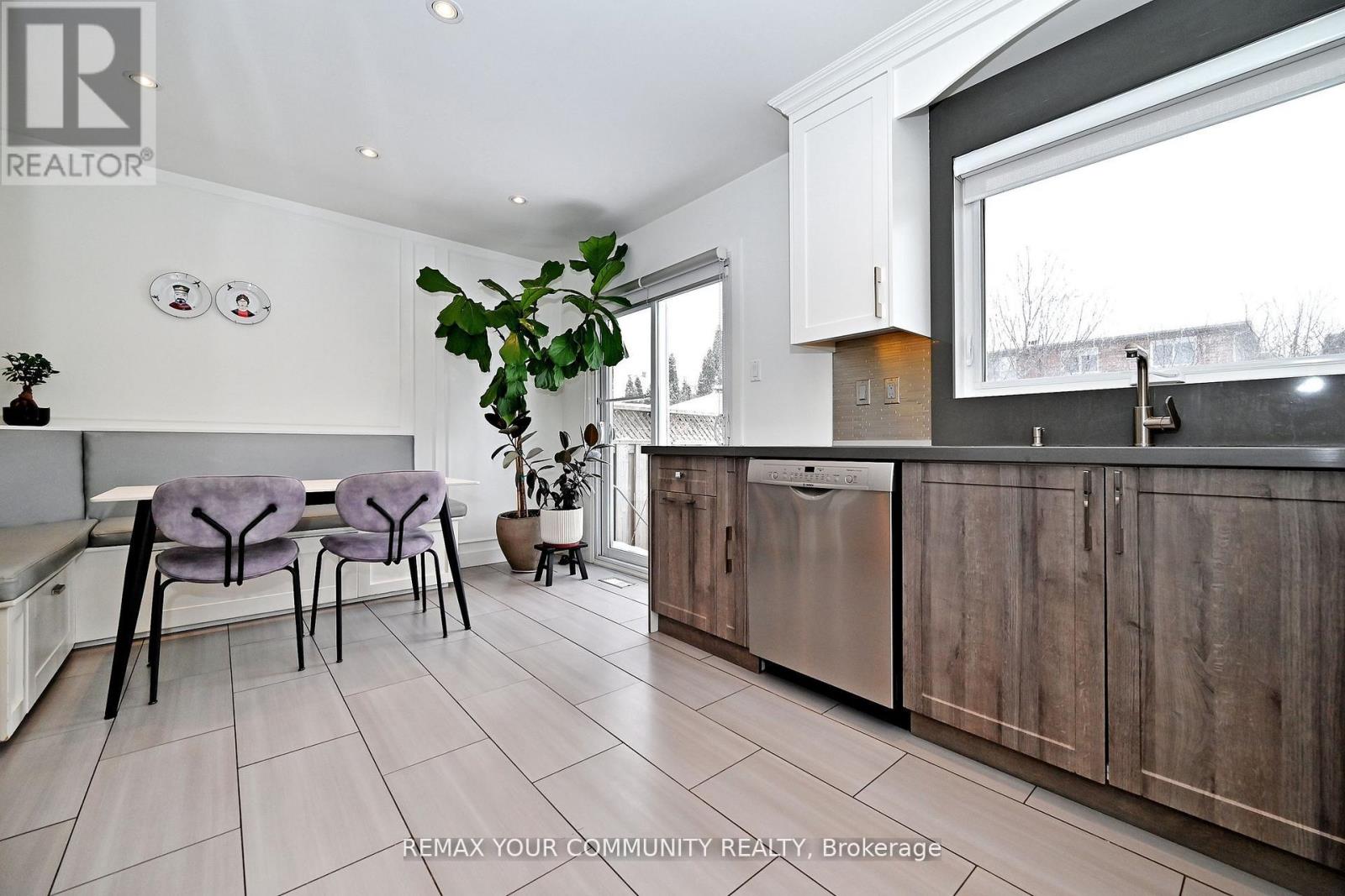 152 Vanguard Road W, Vaughan, Ontario L4K 5G8 - Photo 16 - N12899854