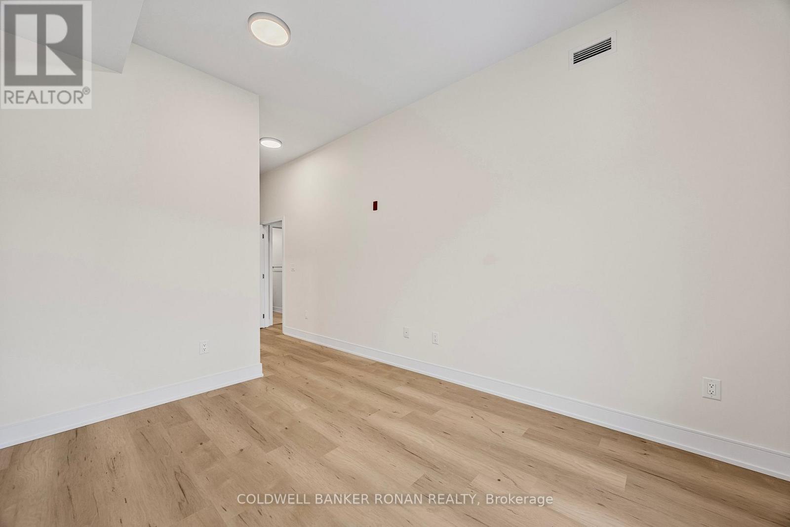 404 - 121 Mary Street, Clearview, Ontario  L0M 1G0 - Photo 24 - S12899802