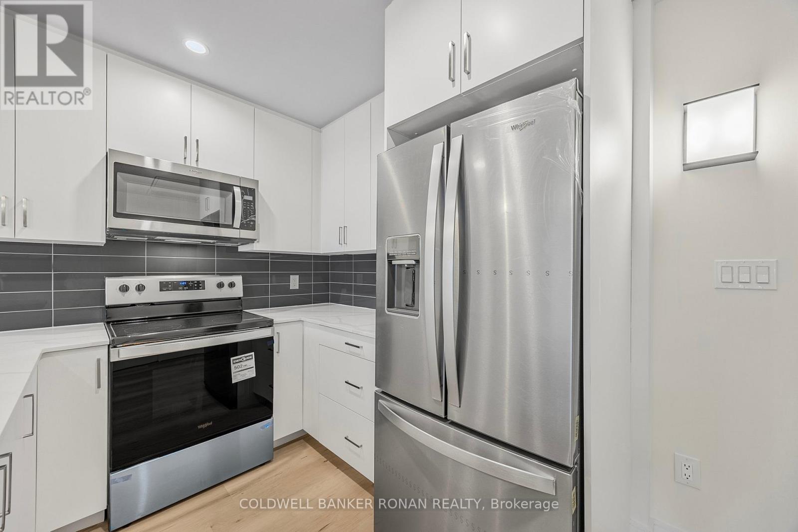 404 - 121 Mary Street, Clearview, Ontario  L0M 1G0 - Photo 3 - S12899802